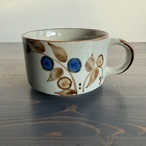 Vintage stoneware soup mug
Berries on branch